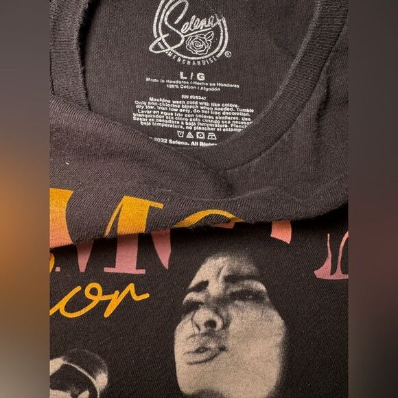 Selena Como La Flor Graphic Tee - Picture 5 of 5